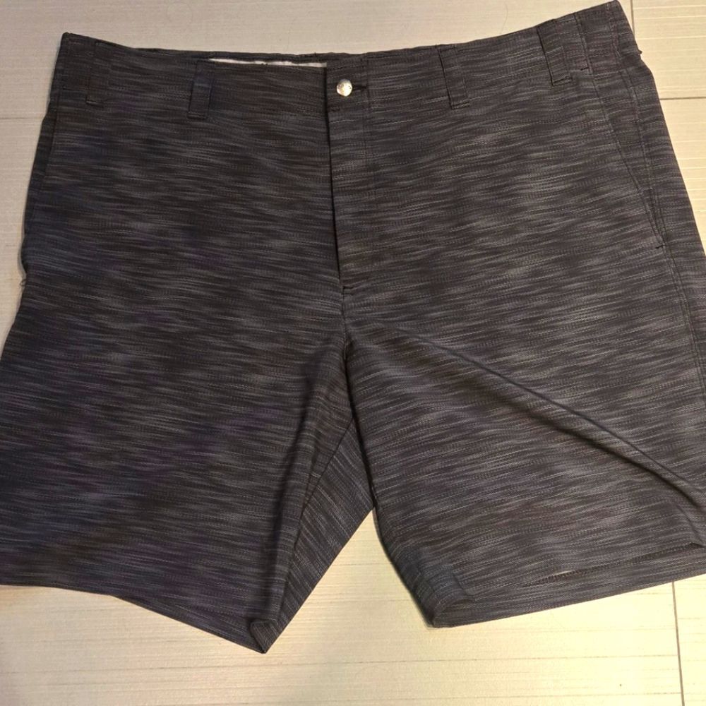 Callaway Men's Gray Shorts, waist 40" NWOT.